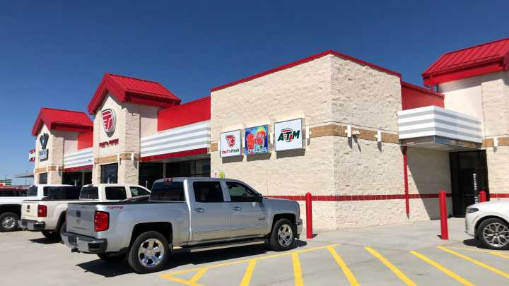 Toot’n Totum offers deals, giveaways at Amarillo store grand opening