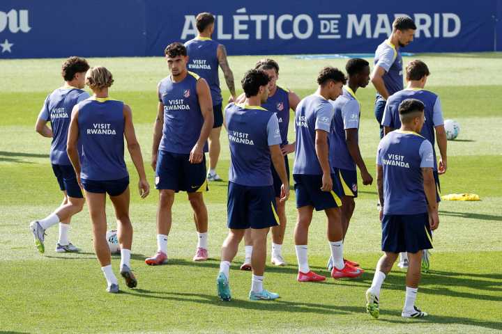 Sorloth, Barrios y Raspadori entran en la convocatoria contra el Espanyol