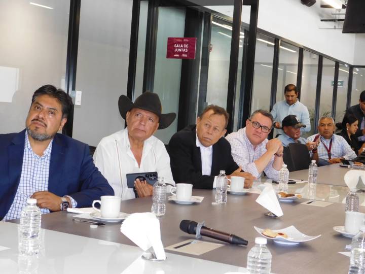 Líderes migrantes realizan recorrido en la Capital de la Tecnología y Sostenibilidad
