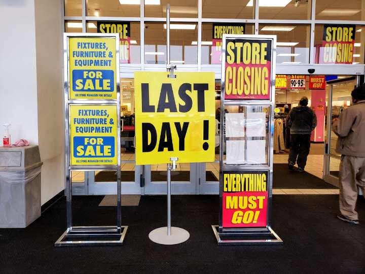 5 Stores Closing 100s of Locations, From JCPenney to Starbucks