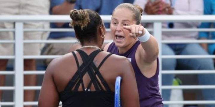 “Puedes aprender a ser mejor perdedora”: la tensa discusión entre dos tenistas en el US Open