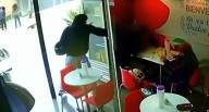 San Juan de Lurigancho: Sicario asesina a una persona dentro de juguería | VIDEO Cámara se seguridad registró los momentos del cruel asesinato en local de San Juan de Lurigancho.