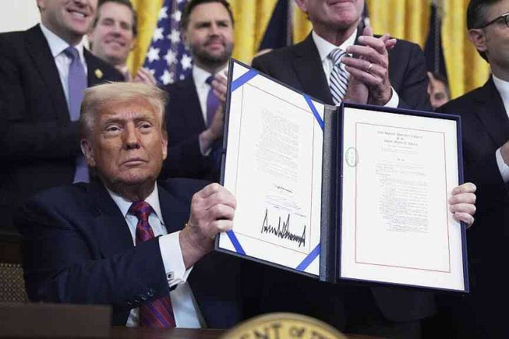 Trump opens door to crypto in 401(k)s