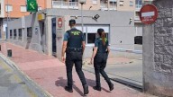 Un okupa armado con un cúter siembra el pánico en una urbanización costera de Torrevieja