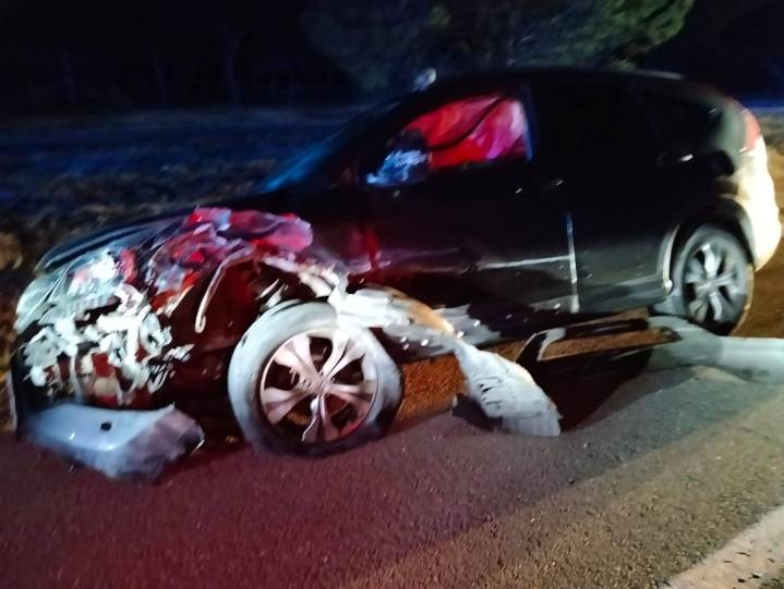 Una persona herida al chocar su coche contra una farola en Palos de la Frontera