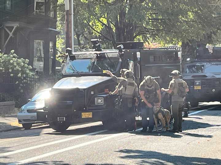 Stabbing suspect refuses to come out of home in NW Portland, police say