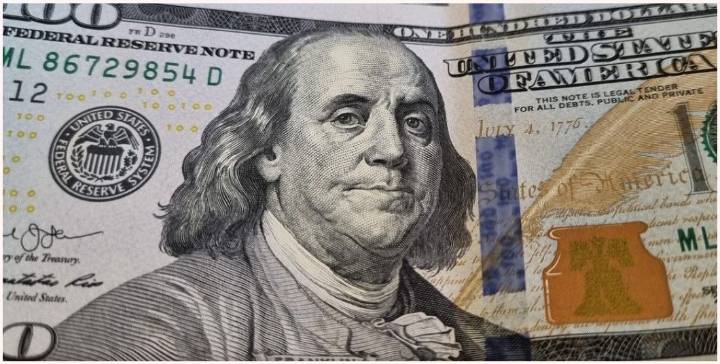 El dólar oficial y el dólar blue cerraron la semana con una fuerte suba