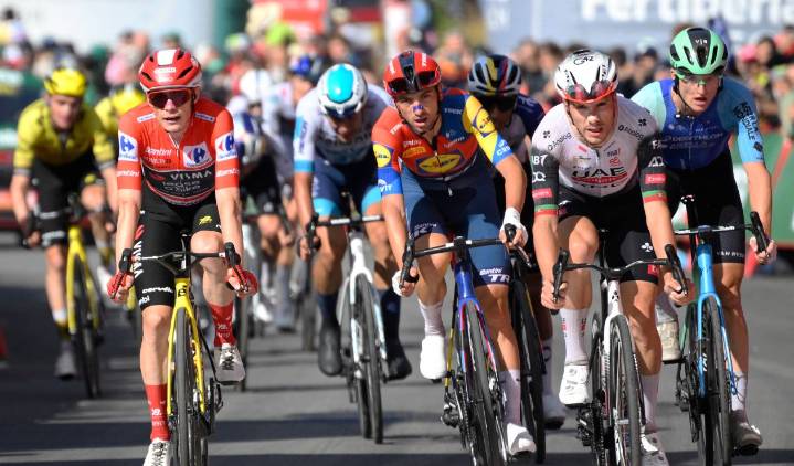 Vuelta a España tomó decisión con etapa 11; golpe para Santi Buitrago