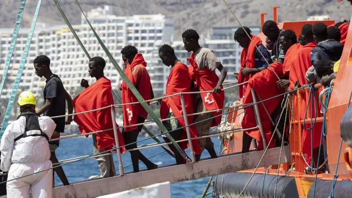 El Gobierno activa el traslado obligatorio de 251 menores migrantes de Canarias a Aragón