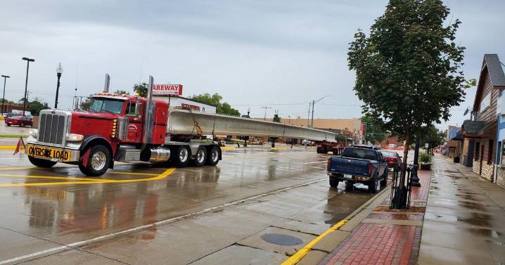 Special delivery: Bremer Ave. bridge beams arrive