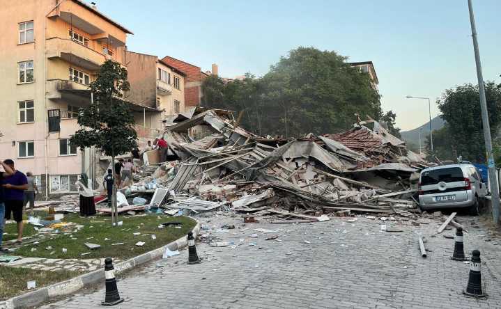 Un fallecido y más de 50 heridos por terremoto en Turquía