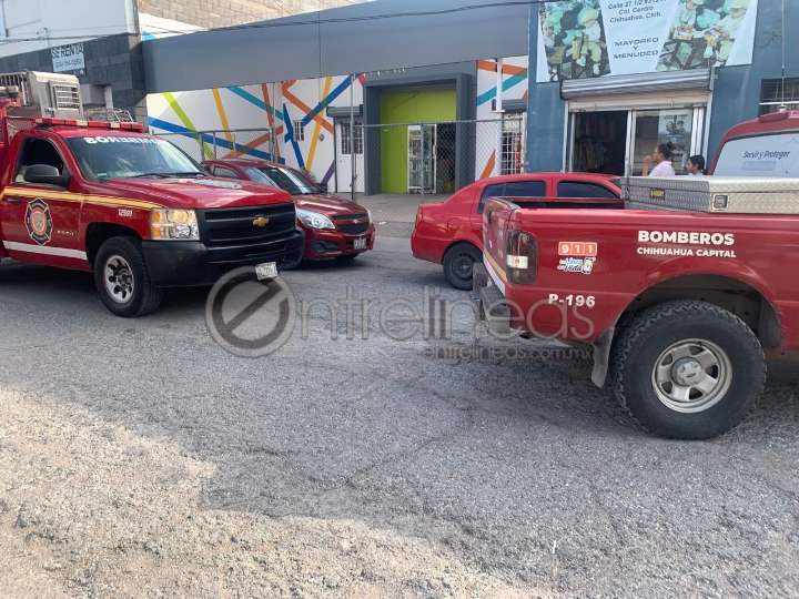 Bomberos auxilian a mujer con dedo atrapado en herramienta