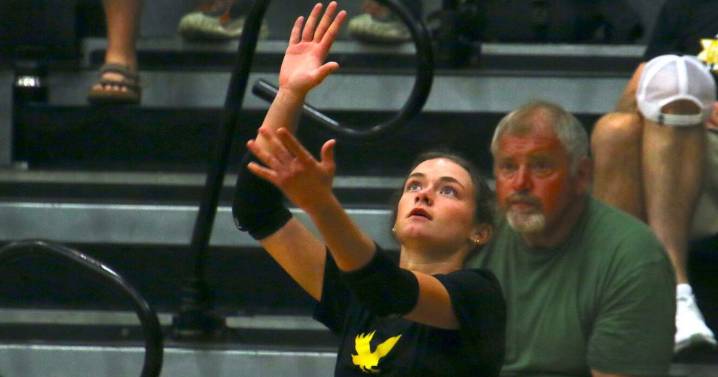 W-SR volleyball hosts scrimmage against Denver, Janesville, and more