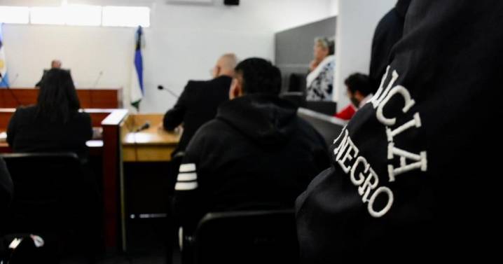 Imputan a dos policías de Río Negro: uno fue parte de un violento robo en Cipolletti y otro de una extorsión