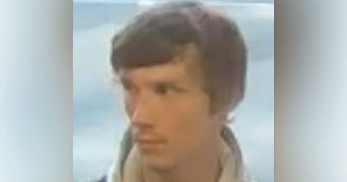 Police want to speak to this man after suspect 'filled his jacket' in Manchester shop