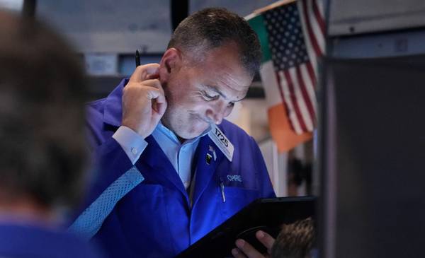 Tras la medida del Gobierno, caen las acciones de los bancos argentinos que cotizan en Wall Street