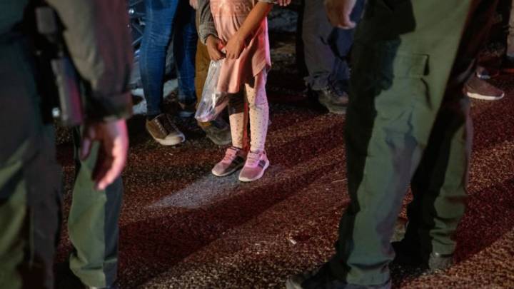 Juez rechaza solicitud de la administración Trump para poner fin a una política que protege a niños inmigrantes bajo custodia