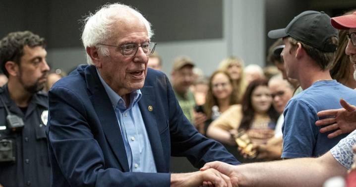 'People are struggling': Charleston turns out for Sanders' 'Fighting Oligarchy Tour'