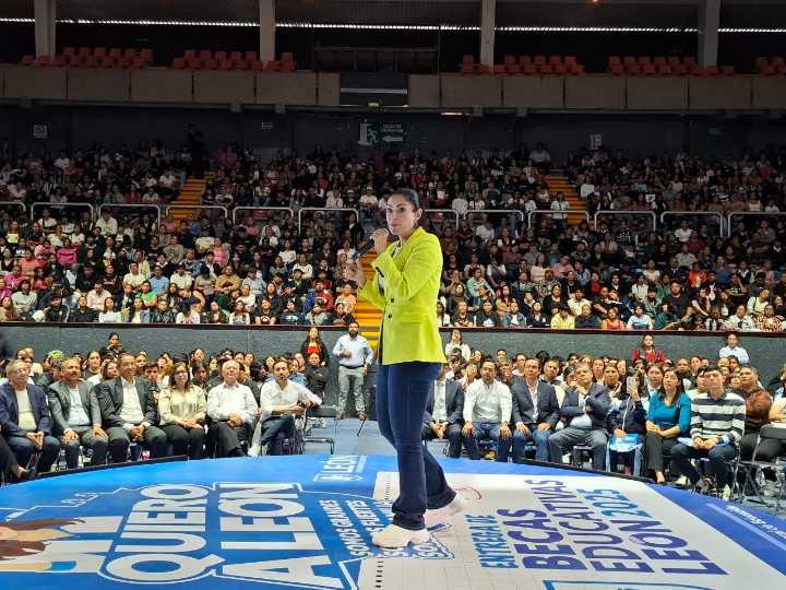 Siguen entregas de la Tarjeta Azul, en León
