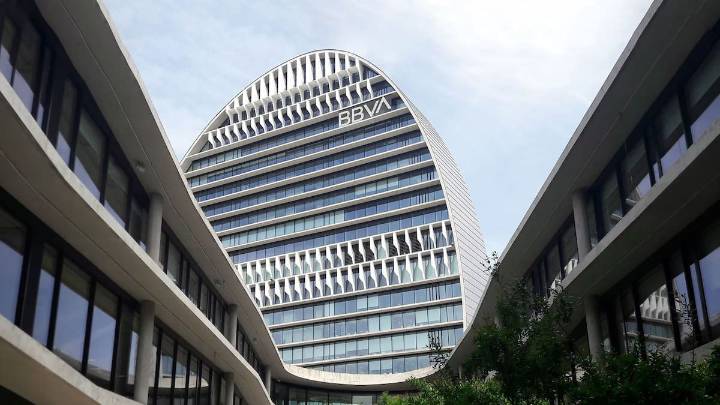 El BBVA reajusta su oferta para comprar el Sabadell tras el reparto de 370 millones de dividendos entre sus accionistas