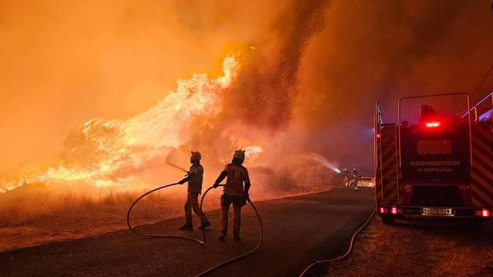 Bomberos de A Coruña en los fuegos de Ourense: «El paisaje que queda es desolador»