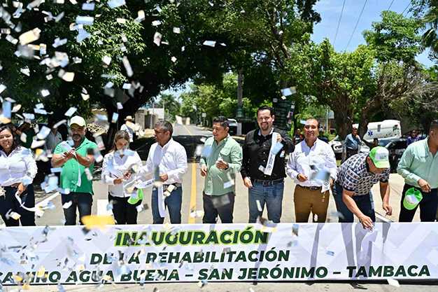 Inaugura Gallardo la carretera Agua Buena