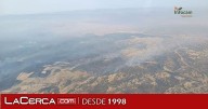 Más de 120 personas siguen luchando contra las llamas en Navalmoralejo