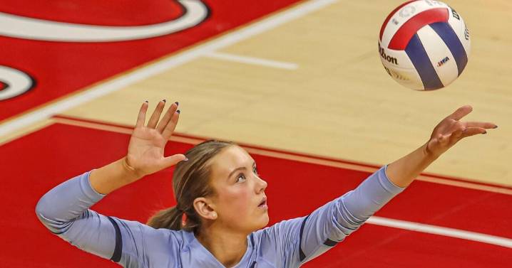 Mater Dei bumps up to 3A after repeat; Lafayette has a new look: Girls volleyball notebook