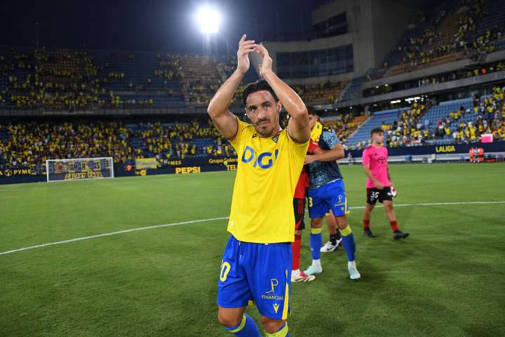 Iza, García Pascual e Iker Recio, los mejores del Cádiz CF ante el Mirandés