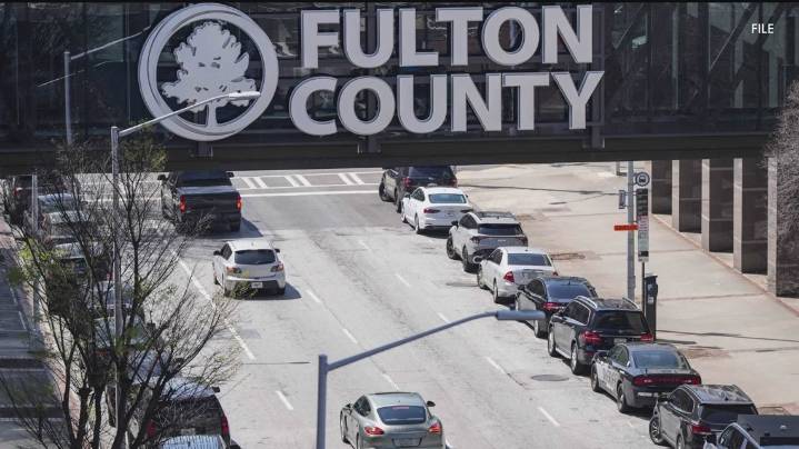 Fulton County commissioners defy court order, refuse to add Republicans to election board