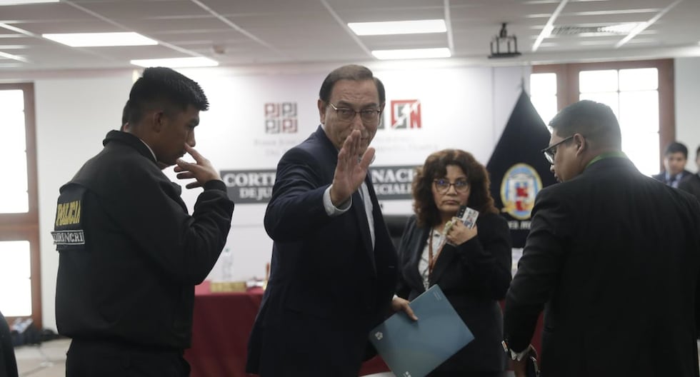 ¡A la reja! Martín Vizcarra recibió 5 meses de prisión preventiva por presuntos sobornos de más de 2 millones de soles El juez Jorge Chávez Tamariz consideró que el expresidente no tiene arraigo famil