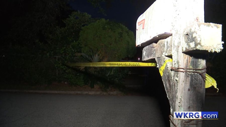 Mobile police investigating shooting
