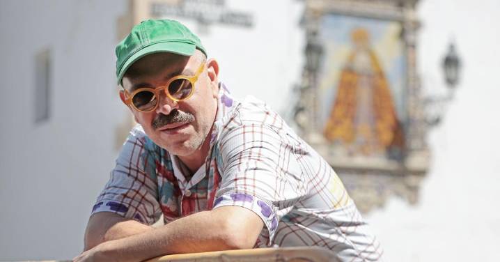 Álvaro Llamas: "Respeto mucho la poesía, así que casi siempre mis poemas acaban escondidos en cajones”