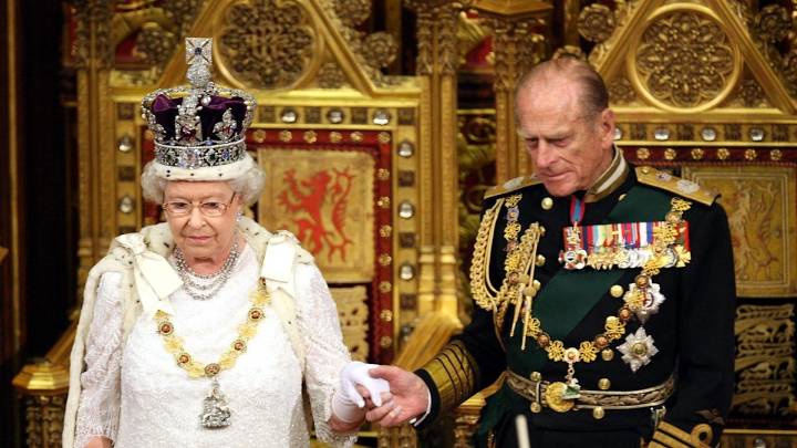 The late Queen Elizabeth's secret to wearing 'totally impractical' 1kg crown into her 90s