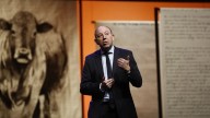 Gonzalo Bernardos, economista, alerta sobre la precarización de España: "Todos conocemos a alguien que se gana bien la vida y no llega a fin de mes"