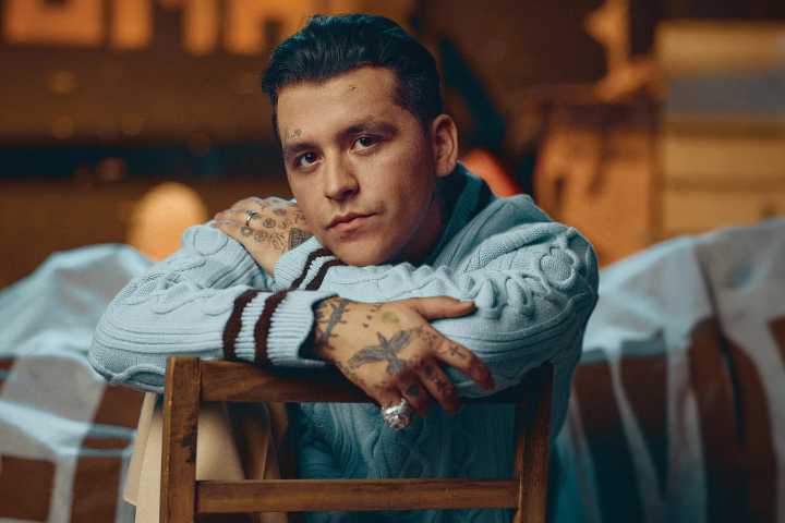 Christian Nodal debuta como jinete 