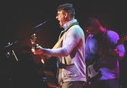 Música, comedia y poesía llenan las noches de Indy