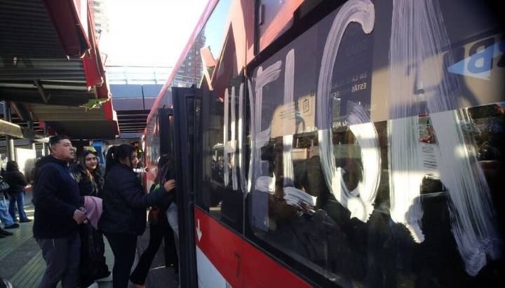 Sigue paro de micros y buses RED: hasta cuándo se extendería