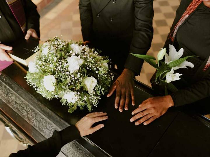 DEAR ABBY: Woman wishes to acknowledge kindness after tragic loss