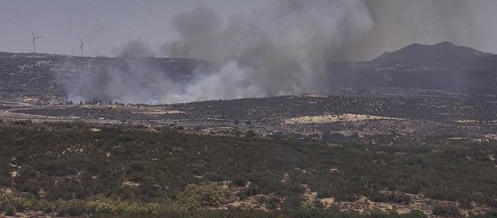 Residents ordered to flee as brush fire burns north of I