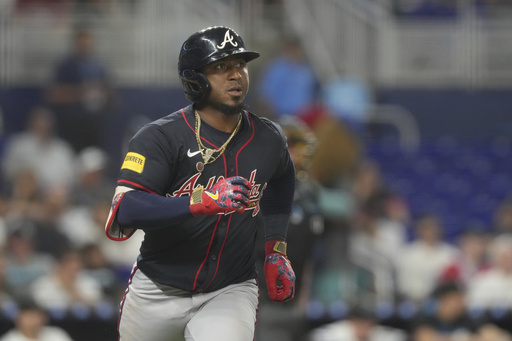 Albies conecta 2 vuelacercas, Bravos anotan 9 en la 9ª y aplastan 11