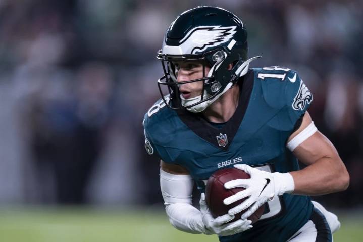 Eagles re-sign Britain Covey to return punts