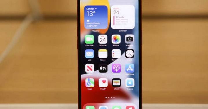 iPhone price plummets to £249 ahead of iPhone 17 launch next month