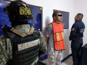 Lo arrestan por disparar a hombre dentro de su casa en Las Almeras