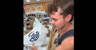Jesús Ansal arrasa en TikTok al descubrir en Chiclana la tienda de paquetes sorpresa de Amazon por 10 €