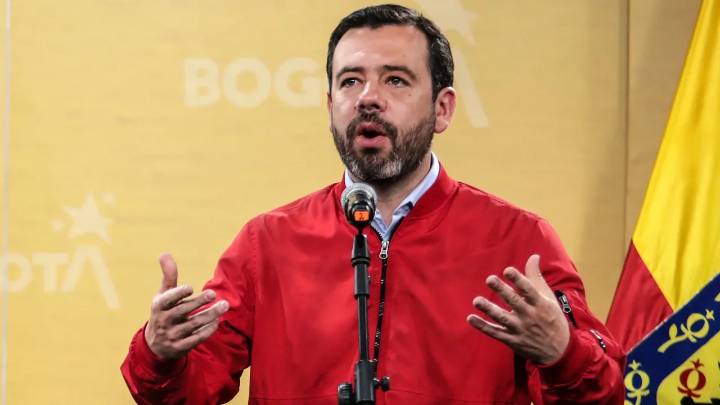 Alcalde Galán pidió la renuncia protocolaria de los 20 alcaldes locales en Bogotá