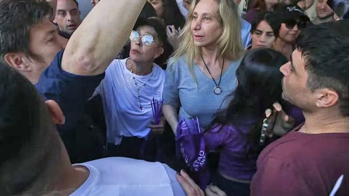 Otra vez hubo incidentes incidente en una caravana libertaria: evacuaron a Karina Milei en Corrientes