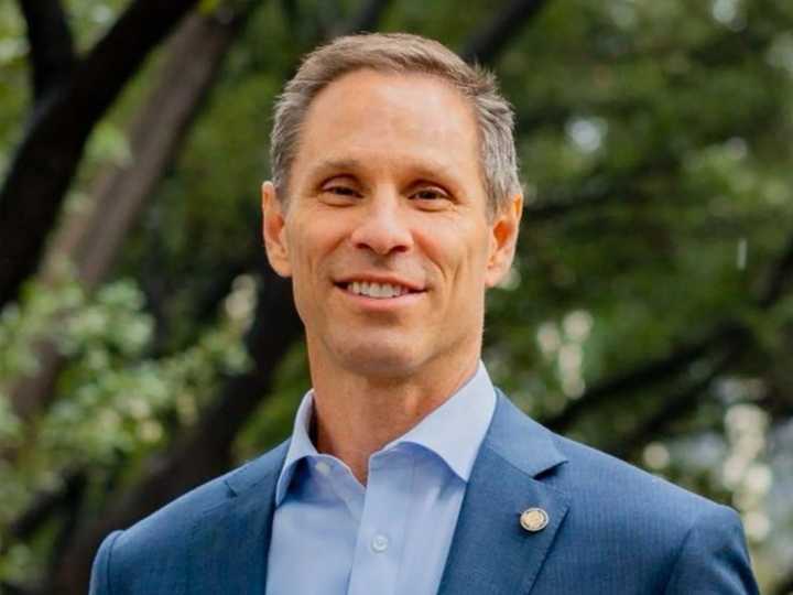 Texas Senate passes redistricting bill; 9 Dems walk out before vote