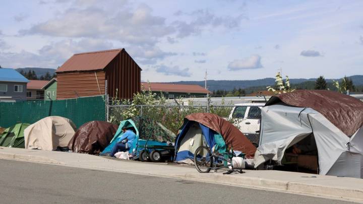 Juneau Assembly kills ordinance that would have made it easier to arrest people without housing