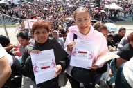 Continúa entrega de tarjetas para útiles y uniformes; beneficiarán a 1.2 millones de estudiantes